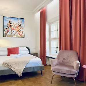 Mint Luxury At The Main Square דירה